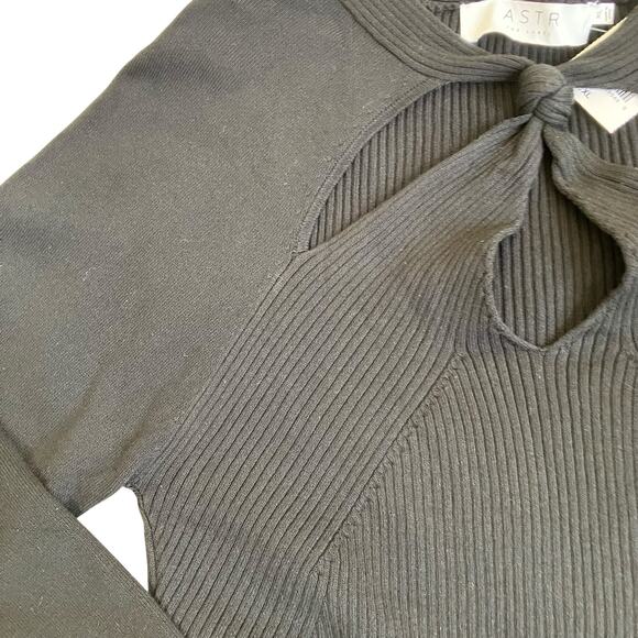 ASTR The Label Sz XL NWT Ribbed Knit Cut-out Neck Sweater Pullover Stretchy - Picture 8 of 16